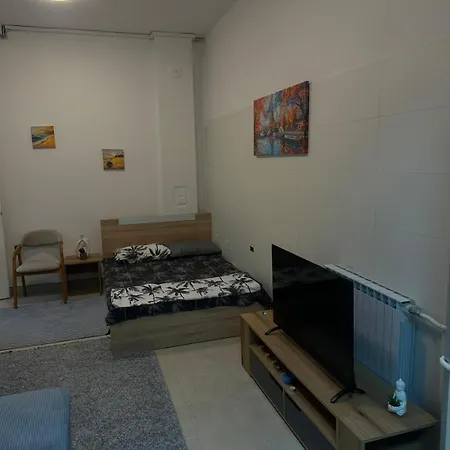 Commun House * Üsküp